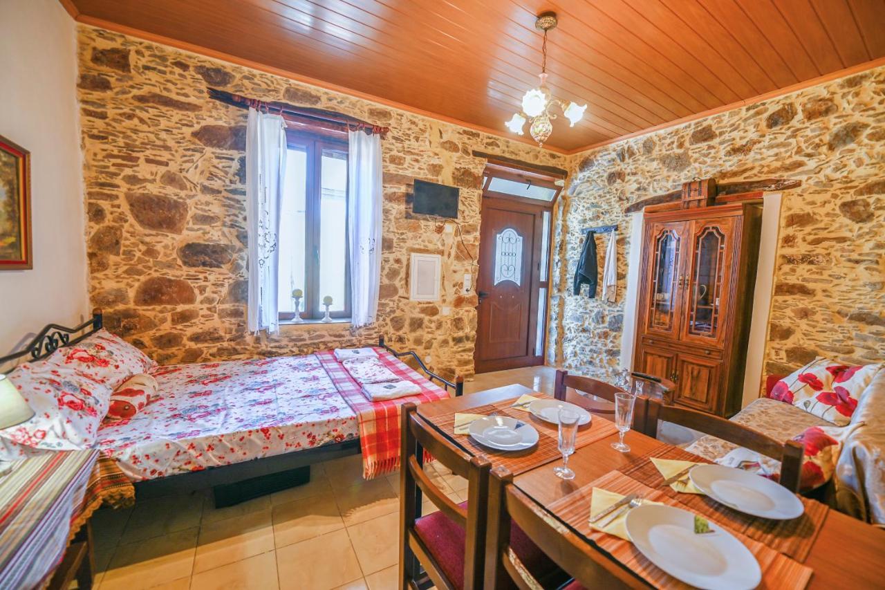 Stone House For Relaxation In Elos Kíssamos Eksteriør bilde